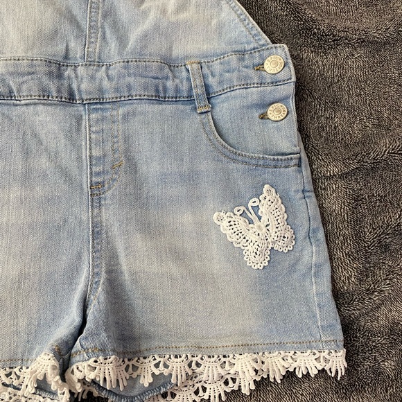 Light Wash Denim Butterfly Lace Short Overalls Epic Threads Size 12 - Picture 3 of 5
